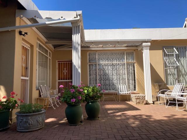 5 Bedroom Property for Sale in Ladybrand Free State